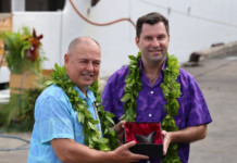 Cook Islands caretaker Prime Minister Brown and US Ambassador Jared Novelly exchange gifts