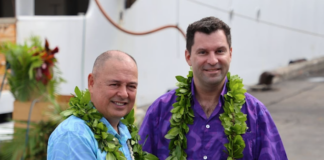 Cook Islands caretaker Prime Minister Mark Brown and US Ambassador Jared Novelly exchange gifts
