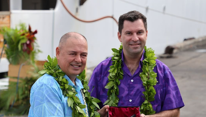 Cook Islands caretaker Prime Minister Mark Brown and US Ambassador Jared Novelly exchange gifts