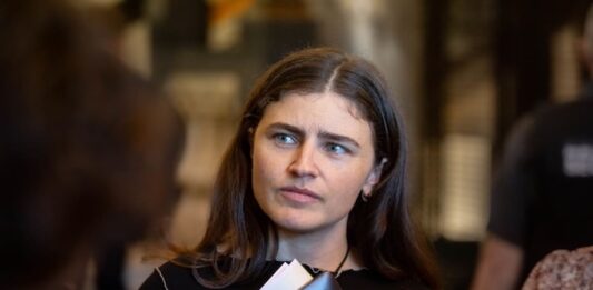 Chlöe Swarbrick kicked out of House after challenging Speaker’s ‘double standards’ NZ's Green Party co-leader Chlöe Swarbrick