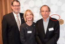 Australian Antiosemitismn Commission Jillian Segal (centre) with husband John Roth (right)