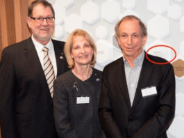 Australian Antiosemitismn Commission Jillian Segal (centre) with husband John Roth (right)