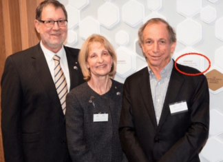 Australian Antiosemitismn Commission Jillian Segal (centre) with husband John Roth (right)