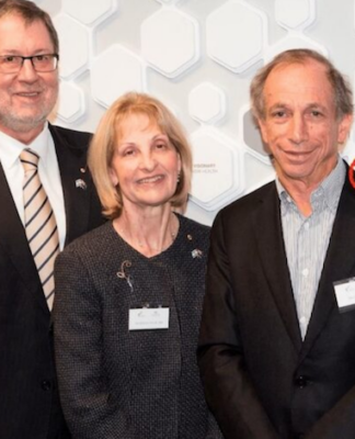 Australian Antiosemitismn Commission Jillian Segal (centre) with husband John Roth (right)