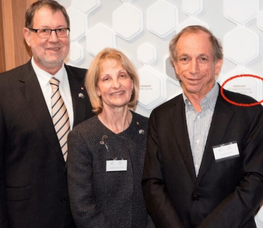 Australian Antiosemitismn Commission Jillian Segal (centre) with husband John Roth (right)