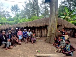 The author, Laurens Ikinia, with extended whānau - family (he is pictured fourth from left)