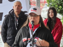 PSNA's Leeann Wahanui-Peters reading out Te Pāti Māori's statement for co-leader Debbie Ngarewa-Packer