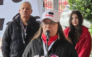 PSNA's Leeann Wahanui-Peters reading out Te Pāti Māori's statement for co-leader Debbie Ngarewa-Packer