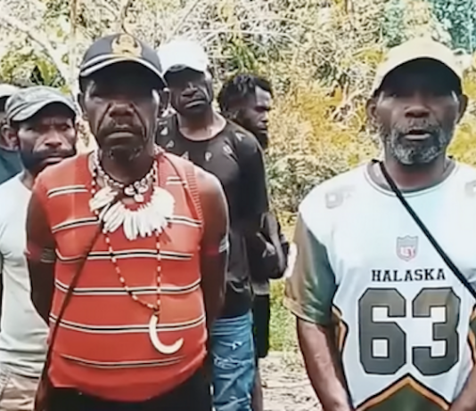 Yahukimo tribal chief Alpius Yallak makes a statement on the massacre