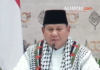 Indonesia's President Prabowo speaking dressed in a keffiyeh