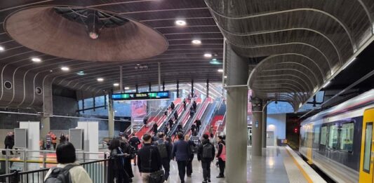 Auckland’s City Rail Link – 25,000+ train passengers on first weekday Auckland's Waitematā Station on Monday morning