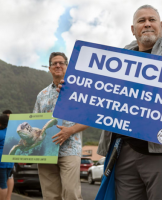 Earthjustice attorney David Henkin (left) and Rudy Bartley, a member of the nonprofit groups Faasao Amerika Samoa and Puipui Measina a Amerika Samoa