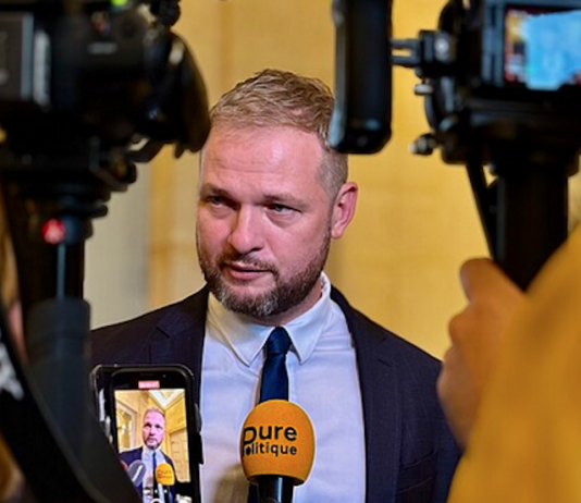 Pro-France New Caledonian politician, a deputy in the French National Assembly