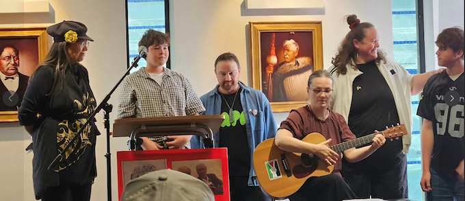 The Roger Fowler whānau singers prepare to share a song